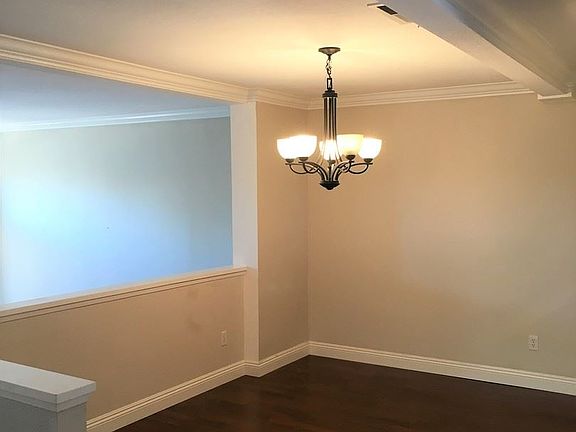 4th image of 2532 Woodlands Way