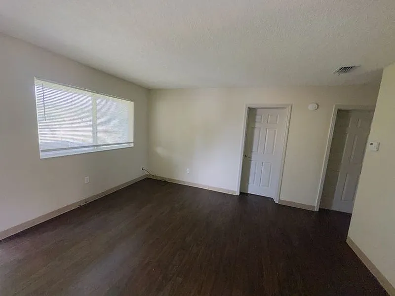 2 bed, 1.0 bath, $980 — Photo 3
