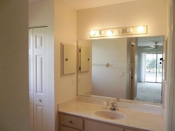 5th image of 409 Lemonwood Dr