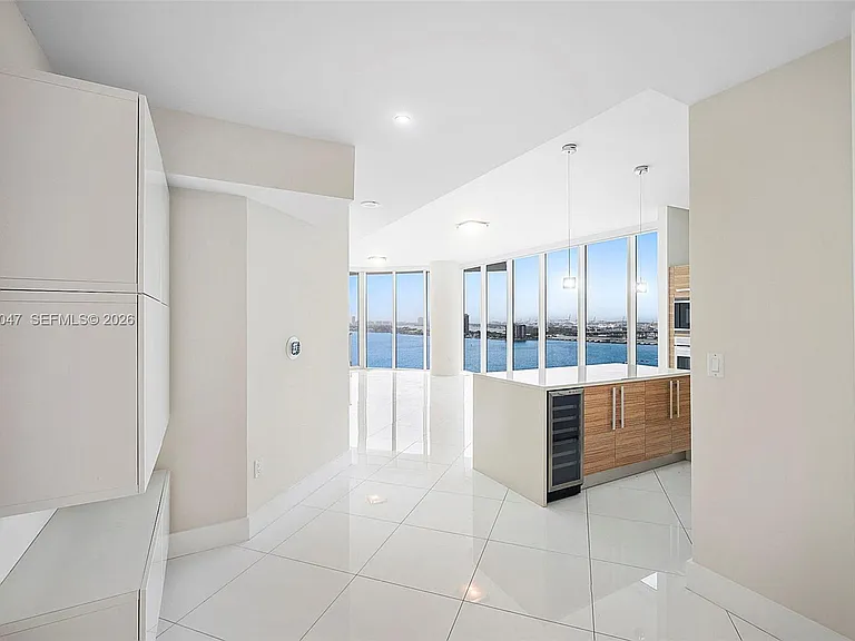 2020 N Bayshore Dr #1602 — Photo 3
