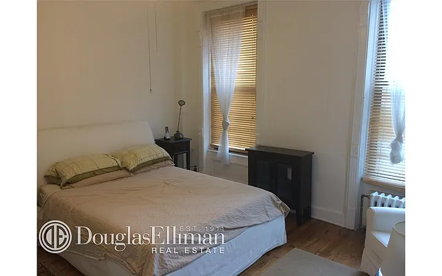 Rented by Douglas Elliman | media 22