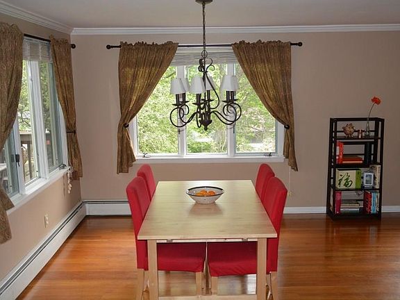 5th image of 46 Pine Hill Dr