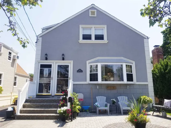122 Chestnut St, Lynbrook, NY 11563