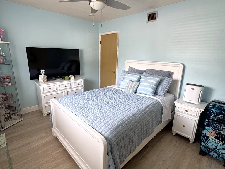 1257 Drew St #1 — Photo 16