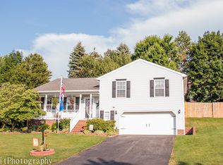 10 Magnolia Ln, Hanover, PA 17331