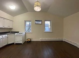 40-18 Ditmars Blvd #2R, Astoria, NY 11105