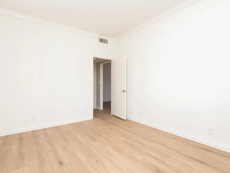 5452 Alvern Cir #204 — Photo 8