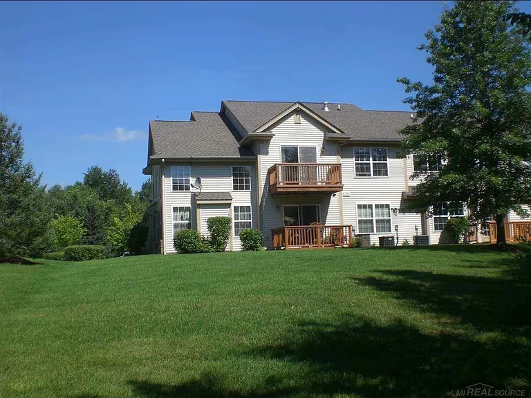 24 N Vista Dr — Photo 2