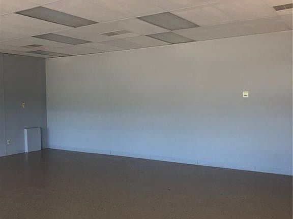 3rd image of 4110 West Pike