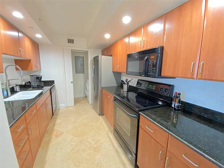6917 Collins Ave #1422 — Photo 4