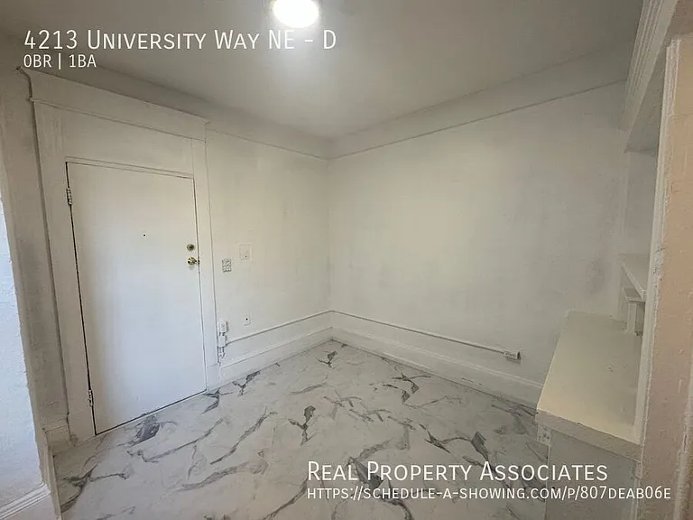 4213 University Way NE #D — Photo 4