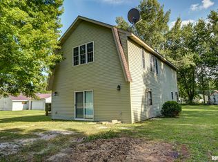 112 W Grand Ave, Owaneco, IL 62555