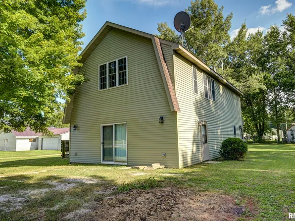 112 W Grand Ave, Owaneco, IL 62555