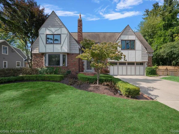 264 Larchlea Dr, Birmingham, MI 48009