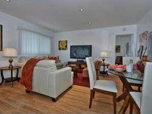 5th image of 41 Carmel Ave