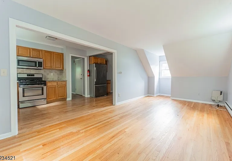18 Macfarlan Ave — Photo 7