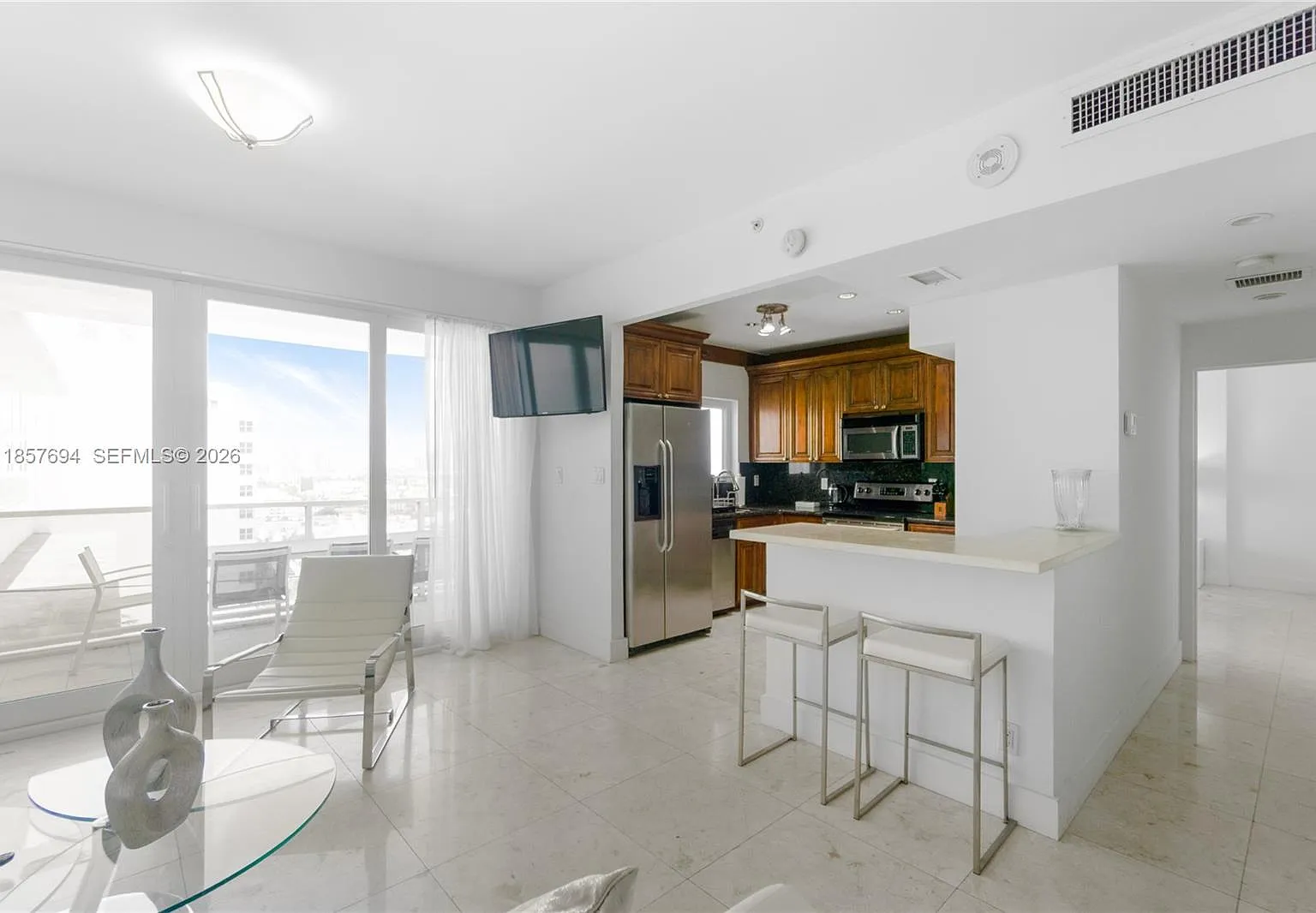 The Decoplage Condo — Photo 3
