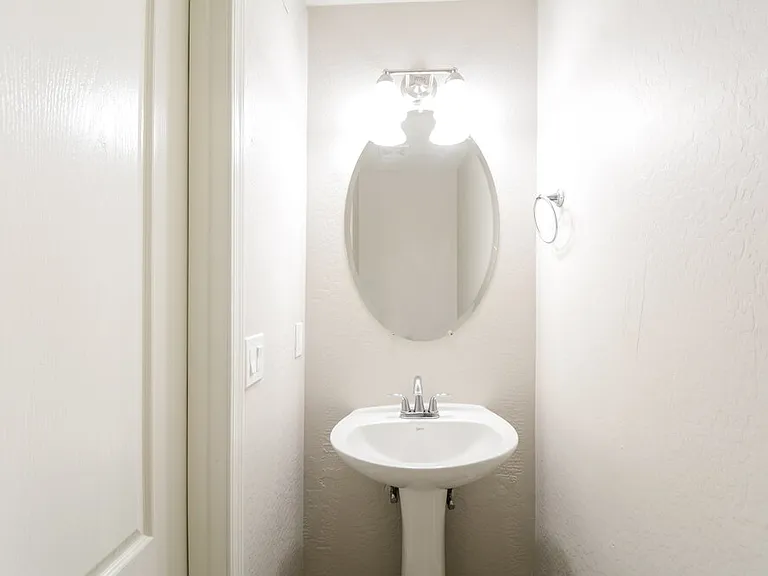 5648 W Southgate Ave — Photo 16