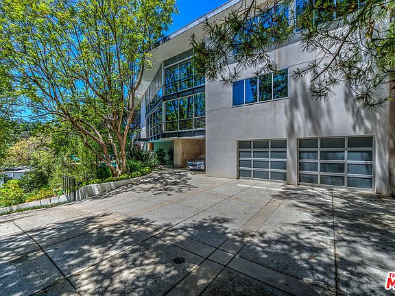 2nd image of 2207 Bowmont Dr