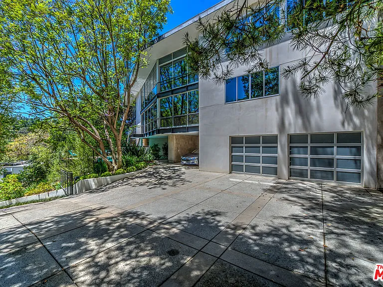 2207 Bowmont Dr — Photo 1