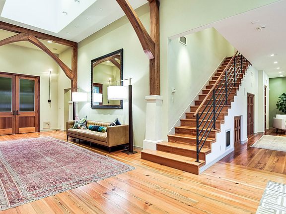 3rd image of 331 Castano Ave