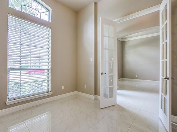4th image of 521 Sophie Ln