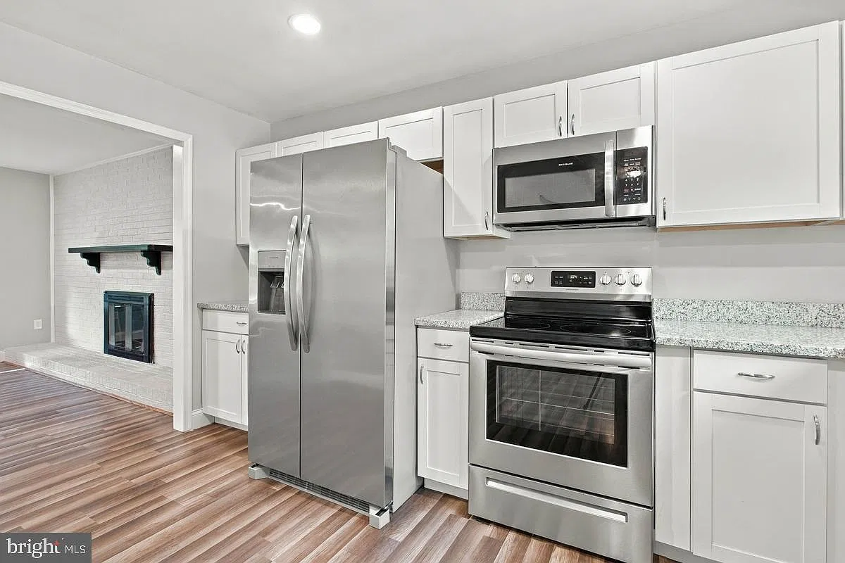 4 bed, 3.0 bath, 2184 sqft, $3,200 — Photo 2