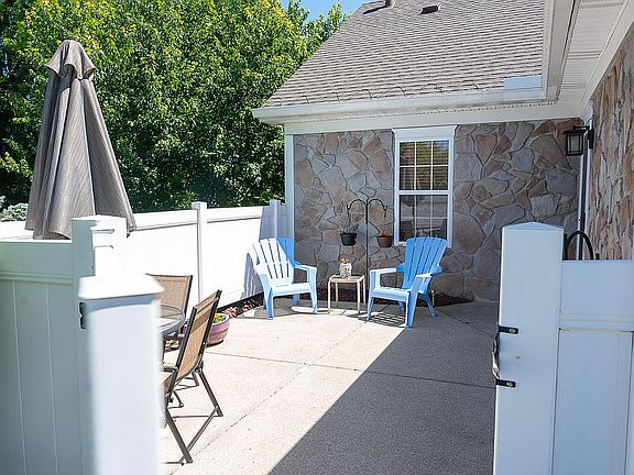 2nd image of 8210 Cyrus Ln