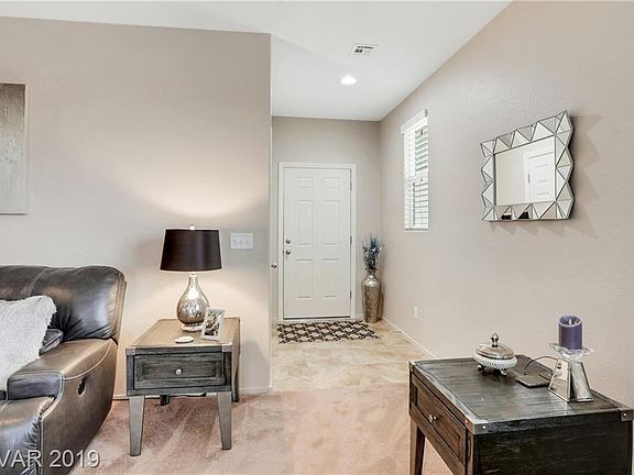 4th image of 944 Crescent Falls St