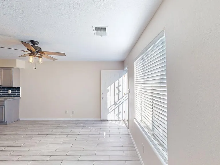 Sleek, Contemporary Efficiency - Live El Campo on Route 66! — Photo 16