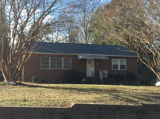 2750 Konnoak Dr, Winston Salem, NC 27127