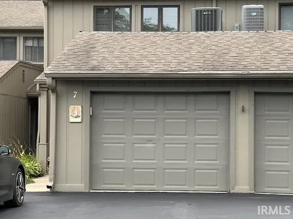 12601 N Pleasant Grove Rd, Syracuse, IN 46567