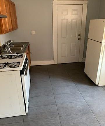 4th image of 823 E 82nd St #1