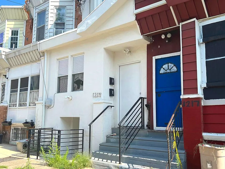 1219 W Silver St — Photo 12