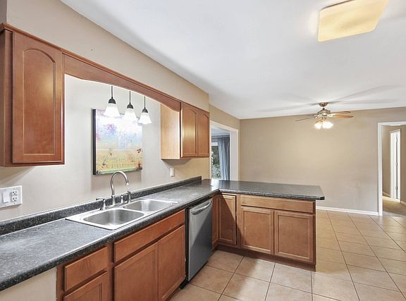 4th image of 1274 Larchmont Dr