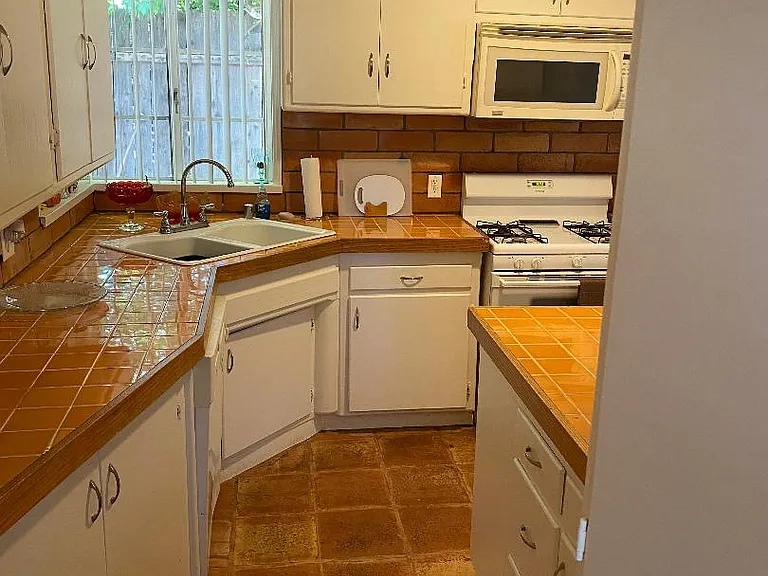 1380 N Indian Canyon Dr #1 — Photo 32