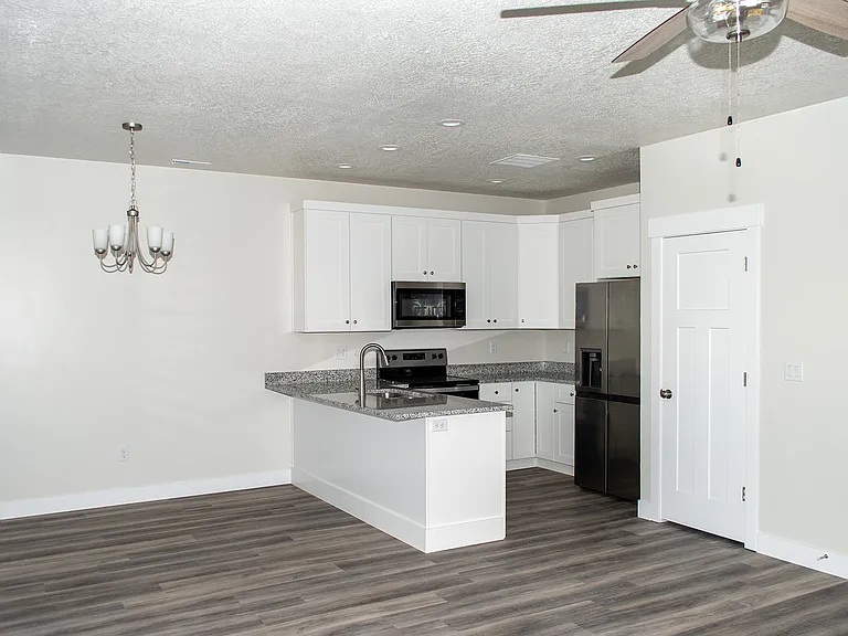 382 N 100 W #1 — Photo 6