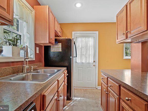 3rd image of 6913 Kenyon Dr
