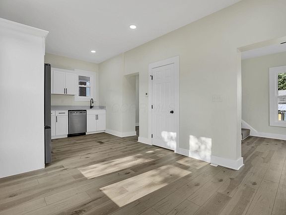 3rd image of 109 Mill St