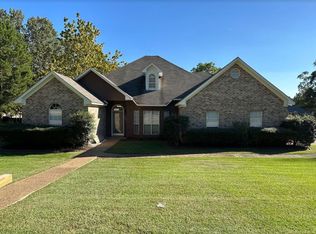 2206 Pinehaven Dr, Flowood, MS 39232