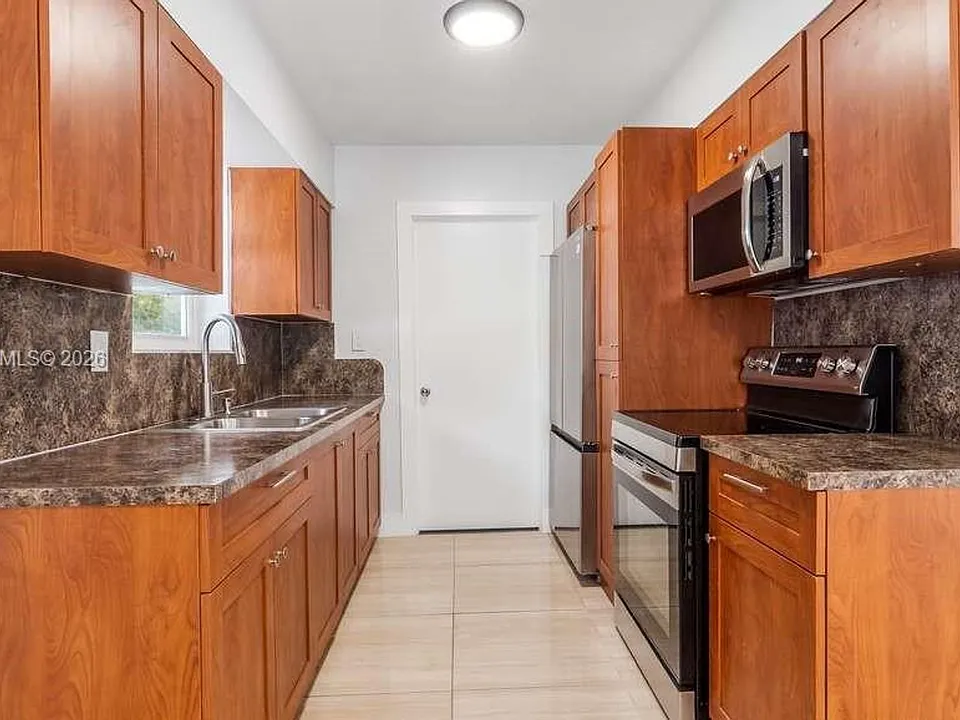 630 SW 28th Dr