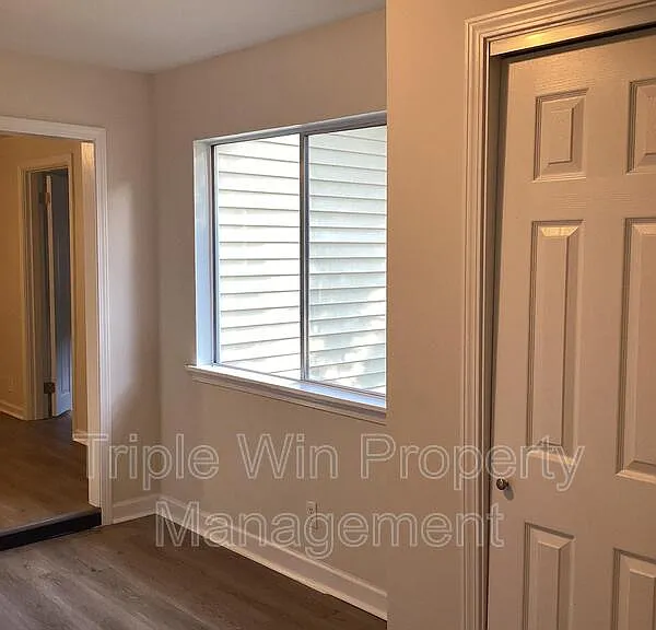 535 S Adams St — Photo 26