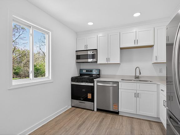 3rd image of 6040 Brooklyn Rd
