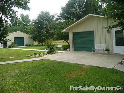 Garage/Workshop and Barn