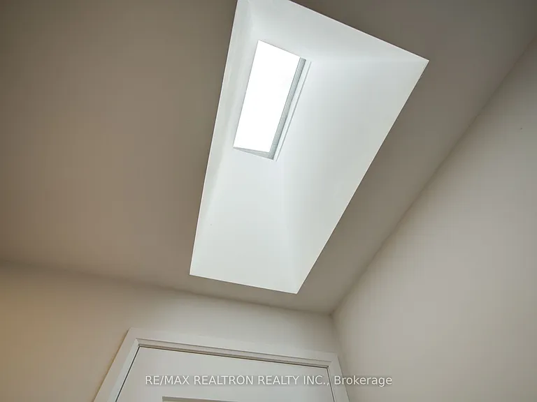 1050 Portage Pkwy #Townhouse 33 — Photo 35