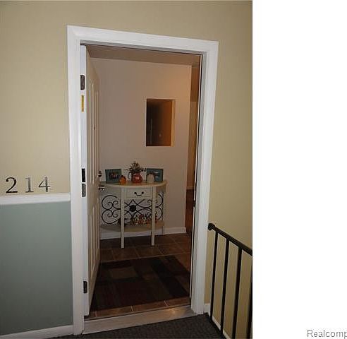 1st image of 715 Randolph St APT 214