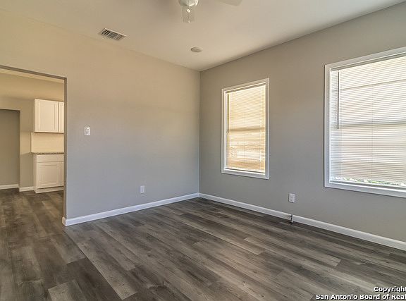 2nd image of 504 W Southcross Blvd