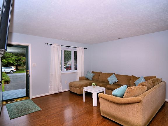 3rd image of 228 Johnny Ln