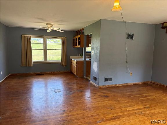 4th image of 1246 Spring Dr