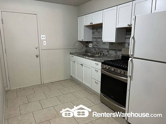 3rd image of 922 S Taylor Ave